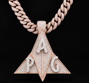 Collar con Colgante Triangular Chapado en Oro Rosa con Incrustaciones de Moissanita, Diseño de Letra, para Hombres y Mujeres, Joyería para Fiestas - Product Image 1