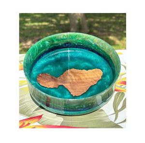 Bol en résine époxy et bois fait main de haute qualité, sans BPA, résistant au lave-vaisselle, idéal pour servir des collations, des salades, et une utilisation décorative en intérieur. - Product Image 1