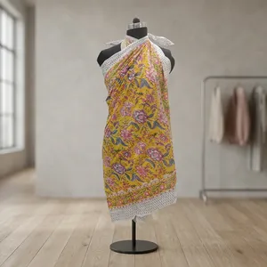 Pañuelo Sarong de Algodón Amarillo con Estampado Floral a Mano y Borde Decorativo, Ligero, para la Playa, para Mujer - Product Image 1