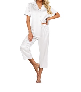 Pyjama en satin pour femmes avec logo personnalisé, ensemble de pyjama à manches courtes uni pour femmes - Product Image 2