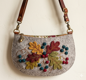 Bolso Bandolera Ecológico Hecho a Mano con Diseño Floral y Marco Exterior de Fieltro, Ligero, Moderno y Duradero - Product Image 1
