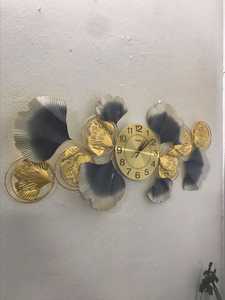 Horloge murale moderne en métal de luxe, couleur or, feuilles de ginkgo bleues, décoration murale, mouvement silencieux, sculpture murale pour salon - Product Image 1