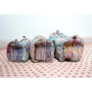 Trousse de Maquillage Grande Taille en Tissu Kantha 100% Coton Pur avec Motif à Pompons, Fermeture Éclair, Écologique, Durable, et Poignée Souple - Product Image 4