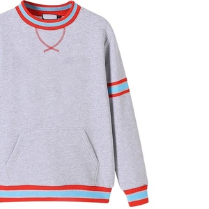 Sweat-shirt gris à col rond pour femmes de l'université, avec poches à rayures rouges et bleues, vêtements décontractés en tricot pour l'automne - Product Image 5