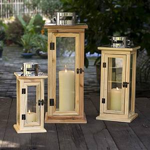 Farol de vela de madera hecho a mano y personalizado con portavelas de metal para centros de mesa de boda y decoración navideña colgante - Product Image 1