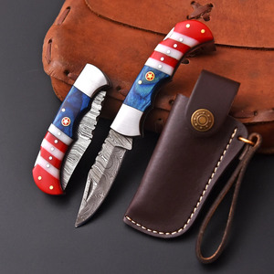 Cuchillo Plegable de Acero de Damasco Hecho a Mano al por Mayor con Mango de Resina y Madera con Bandera Americana, Cuchillo de Bolsillo EDC con Funda de Cuero - Fabricante - Product Image 6