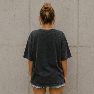 เสื้อยืดผู้หญิงลำลองทรงโอเวอร์ไซส์ คอกลม แขนสั้นแบบดรอปโชว์เดอร์ เนื้อผ้าถัก ระบายอากาศได้ดี ผลิตจากโพลีเอสเตอร์/คอตตอน พิมพ์ลายด้วยเทคนิคฮีททรานเฟอร์ - Product Image 3