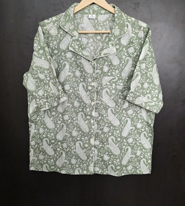 Ensemble de pyjama d'été en coton vert sauge imprimé à la main pour femme, haut à manches courtes boutonné, short décontracté, séchage rapide, respirant - Product Image 4