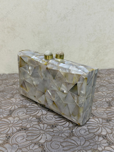 Pochette en nacre |   Minaudière artisanale en coquille blanche |   Sac à main de luxe pour femme, idéal pour les mariages, les occasions décontractées et les soirées - Product Image 3