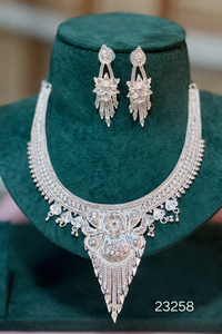 Meilleures ventes 2024 : Ensemble collier et boucles d'oreilles tendance pour femme, style africain d'inspiration indienne, en alliage plaqué or/argent avec cristaux/strass - Product Image 5