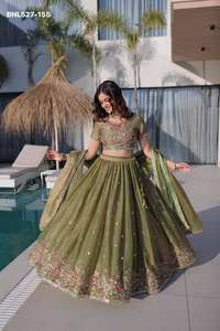 Superbe tissu en soie de couleur éclatante, au design magnifique, avec broderie multi-fils, fournisseur de Leheng Choli & Dupatta d'Inde. - Product Image 4