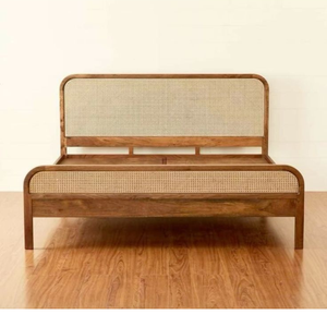 Lit en bois de teck avec accents en rotin naturel - Product Image 1