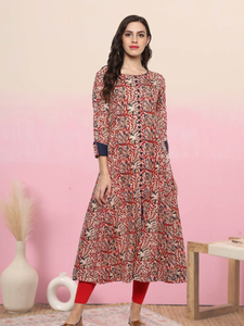 Kurta Anarkali Roja de Algodón con Estampado Kalamkari para Mujer, con Cuello Redondo y Mangas Tres Cuartos, Diseñada para Vestir en Eventos Festivos Étnicos Globales - Product Image 3