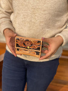 กระเป๋าใส่เหรียญงานแกะสลักด้วยมือมีสไตล์ใช้งานได้หลากหลายกระเป๋าสตางค์หนังสไตล์ตะวันตกมาใหม่สำหรับทุกเพศ - Product Image 2