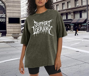 T-shirt graphique surdimensionné pour femme, style gothique vintage streetwear, délavé à l'acide, avec le slogan « Soutenez votre bibliothèque locale », très demandé - Product Image 5
