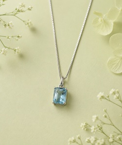 Collar con Colgante de Topacio Azul en Plata de Ley 925 con Gema Rectangular, Diseño Minimalista para Mujer - Product Image 3