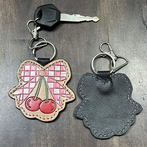Porte-clés de luxe en cuir véritable fait main, motif à carreaux, accessoires de créateur, en cuir de vachette, cadeau idéal, vente chaude - Product Image 6