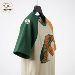 เสื้อโปโลผู้ชาย FAMU แบบสั่งทำพิเศษ ทรงปกติ คอโอ ผ้าเจอร์ซีย์ระบายอากาศได้ดี ป้องกันรอยยับ เป็นมิตรต่อสิ่งแวดล้อม สไตล์มหาวิทยาลัยกรีก ผลิตจากผ้าฝ้าย 100% - Product Image 3