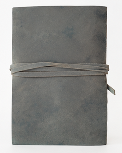 Diario de Viaje Vintage de Cuero Encuadernado a Mano con Borde Irregular y Tira de Color Único para Cuadernos - Product Image 6