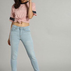 Camiseta elegante informal para mujer con cuello redondo, materiales de calidad y un perfil elegante. Camiseta para mujer con cuello redondo. - Product Image 2