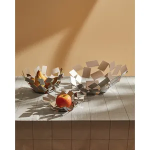 Tazón de Porcelana Cerámica de Lujo Contemporáneo, Pieza Decorativa Elegante y Pulida para Mesa de Comedor, Mesa de Café, Fiestas, Seguro, de Primera Calidad, Plateado - Product Image 3