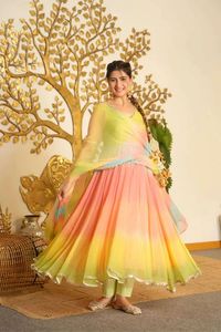 Conjunto de Anarkali de georgette sintético con encaje elegante y estampado digital de diseñador, con parte inferior y dupatta, completamente cosido y listo para usar. - Product Image 2
