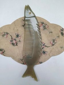 Peigne à cheveux en corne de buffle 100% naturelle de qualité supérieure avec personnalisation du logo sur la poignée en corne, forme animale, véritable corne, par Curio Crfat - Product Image 4