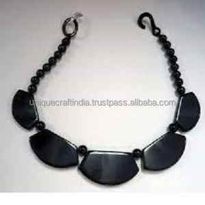 Collar llamativo con cuentas de resina con patrón geométrico moderno con colgante UCI Estilo de pulsera con cuentas único del proveedor indio - Product Image 1