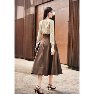 Jupe midi évasée élégante et moderne marron pour femme, taille haute, en polyester et élasthanne, décontractée, pour le bureau, RYAN - Product Image 4