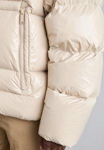 Parka d'hiver épais et chaud unisexe veste matelassée beige avec capuche logo sur le devant vêtements d'extérieur style streetwear manteau en duvet - Product Image 6
