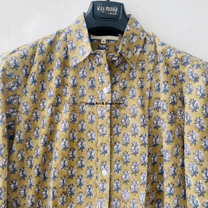 เสื้อเชิ้ตพิมพ์ลายดอกไม้ลำลองสำหรับผู้หญิง พิมพ์ลายด้วยมือ ผ้าฝ้าย 100% คอปกติดกระดุม ระบายอากาศได้ดี สีชมพูและสีขาว ลดราคา - Product Image 5