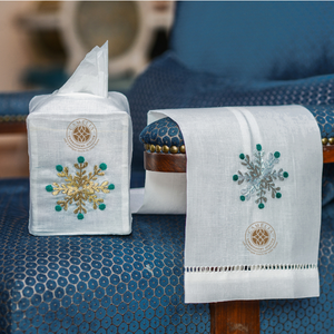 Design élégant de flocon de neige glacé pour couvercle de boîte à mouchoirs et serviette pour invités. Accessoire de salle de bain saisonnier réutilisable. - Product Image 1