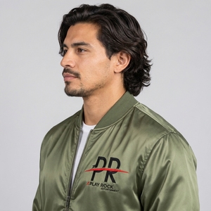 Veste en satin pour homme de haute qualité, conçue avec un tissu satiné léger, texture lisse, coupe confortable et style moderne. - Product Image 5