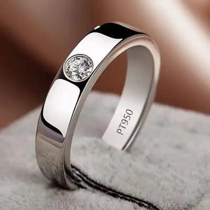 Anillo de Compromiso Unisex de Lujo con Diamante Redondo de Corte Brillante de 0.5 Ct en Platino Certificado - Elegante y Duradero - Product Image 1