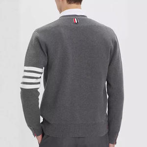 Pulls et cardigans en cachemire de qualité supérieure avec logos personnalisés pour les sororités et les fraternités universitaires, en tissu d'hiver tricoté pour femmes - Product Image 4