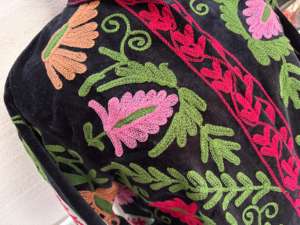 Chaqueta Suzani Bordada a Mano, Chaqueta de Terciopelo Estilo Bohemio Étnico para Mujer, Abrigo de Invierno, Estilo Floral de Lujo, Cárdigan Vintage para Fiesta - Product Image 5