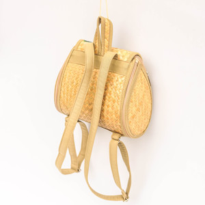 Elegante mochila de paja con estampado de hojas tropicales – Diseño juvenil, accesorio de viaje perfecto, trapezoidal/cuadrado con solapa redondeada. - Product Image 6