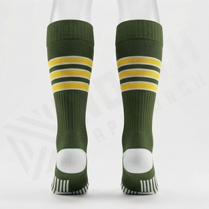 Chaussettes rayées vertes jusqu'aux genoux avec bandes jaunes et blanches, chaussettes de basket-ball en coton respirant pour adultes, à porter en été - Product Image 2