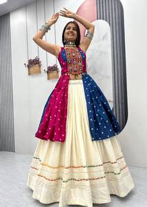 Lehenga traditionnel indien pakistanais en coton Khadi pour femme, longueur ras du sol, coupe ample, imprimé Bandhej, avec Choli orné de miroirs véritables Gamathi - Product Image 3