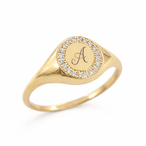 Bagues personnalisées en or massif 14 carats avec diamant de laboratoire, bague initiale gravée, bague monogramme, cadeau pour maman - Product Image 1