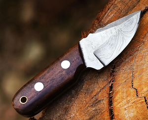 Cuchillo de Caza/Desollador Personalizable OEM de Acero Inoxidable con Mango de Madera Pakka y Funda de Cuero, Hecho a Mano, Marca ZA DAMASCUS MAKERS - Product Image 3