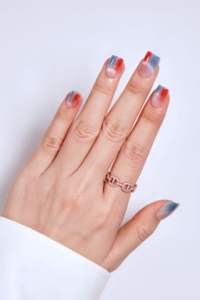 Uñas Postizas con Brillo Plateado Degradado, Estampado Dorado ABS, Longitud Media, Forma Almendrada, Personalizadas, Fabricante OEM ODM - Product Image 4