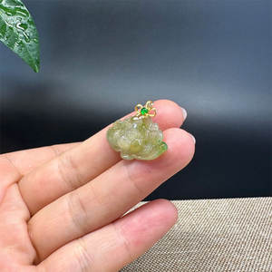 Collar con Colgante de Flor de Loto de Ópalo Verde Natural, Joyería Floral Tallada a Mano con Baño de Oro y Rodio para Bodas - Product Image 2