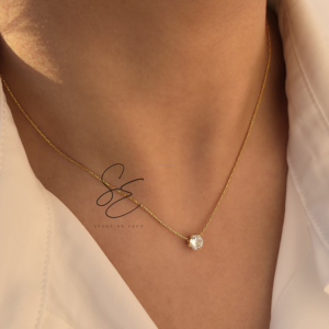 Collar con Colgante de Zirconia Cúbica Solitaria en Oro de 18K, Corte Princesa, Moderno, Minimalista, Regalo para Mujer, Acero Inoxidable Antideslustre - Product Image 1