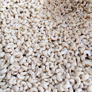 Noix de cajou Kaju Badam prêtes à être expédiées, sans taxes, SANTIGO - Product Image 1