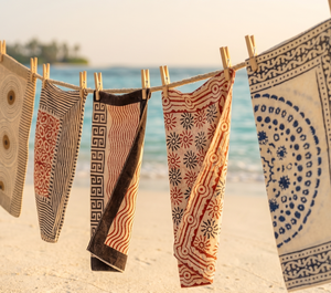 Pañuelo Cuadrado de Algodón con Estampado Artesanal, Diseño Floral Boho, Pañuelo Multifuncional y Accesorio para el Cabello, Accesorio de Playa para Mujer, Verano - Product Image 3