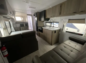 Camping-car de luxe d'occasion 2020 2023 2024 2025 F-o-r-e-s-t R-i-v-e-r S-a-l-e-m Cruise Lite 261BHXL - Product Image 2