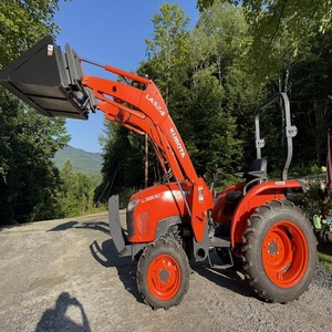 Tracteur de jardin Kubota L3800 rouge 4x4 40 CV à transmission par engrenages, niveau de sécurité élevé, chargeuse sur roues, lame de nivellement, fourches à palettes - Product Image 2