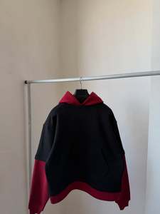 Sweat-shirt à capuche décontracté pour homme, noir et rouge, avec poche kangourou - Product Image 1