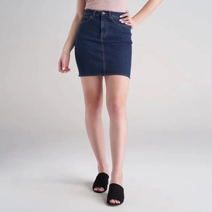 Mini-jupe en jean bleu foncé pour femme, coupe crayon, style décontracté, couleur unie, boutonnée sur le devant, en coton lavable, idéale pour le printemps - Product Image 2